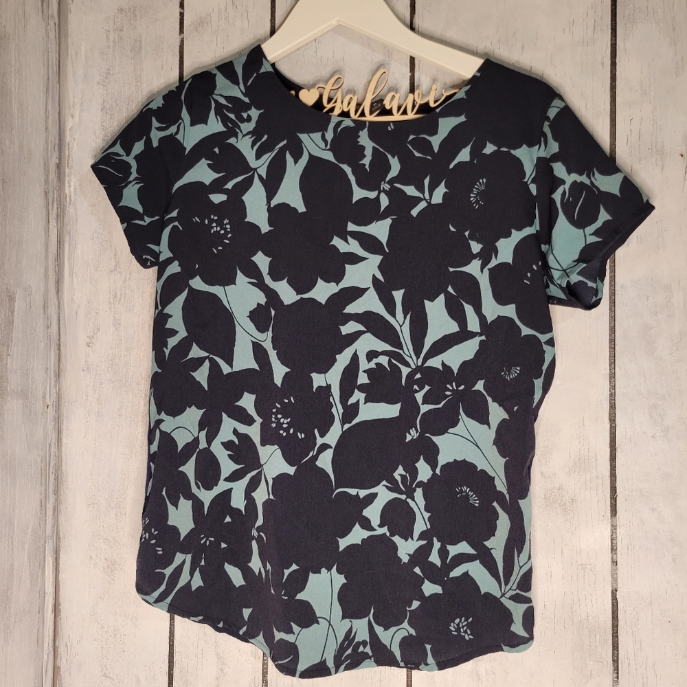 {3/$20} Ann Taylor Navy Light Blue Floral Top